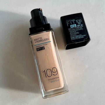 Maybelline New York Fit Me Matte Light Pore Matte Foundation SPF22, Light Ivory 30ml