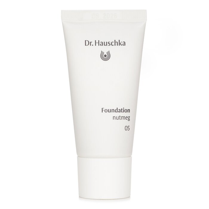 Organic Foundation – Dr. Hauschka Nutmeg – for natural coverage